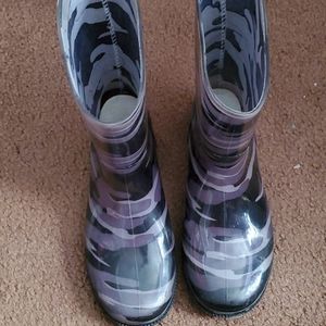 Army fatigue rain boots